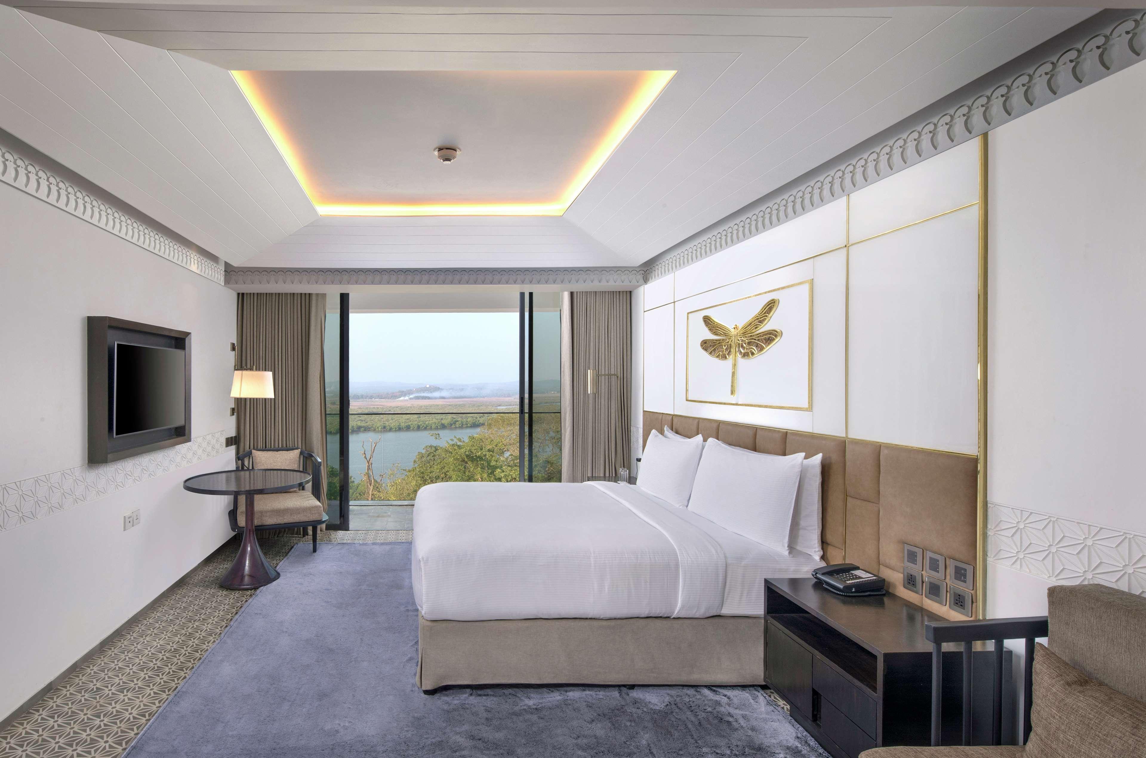 Hotel Doubletree By Hilton Goa - Panaji Exterior foto