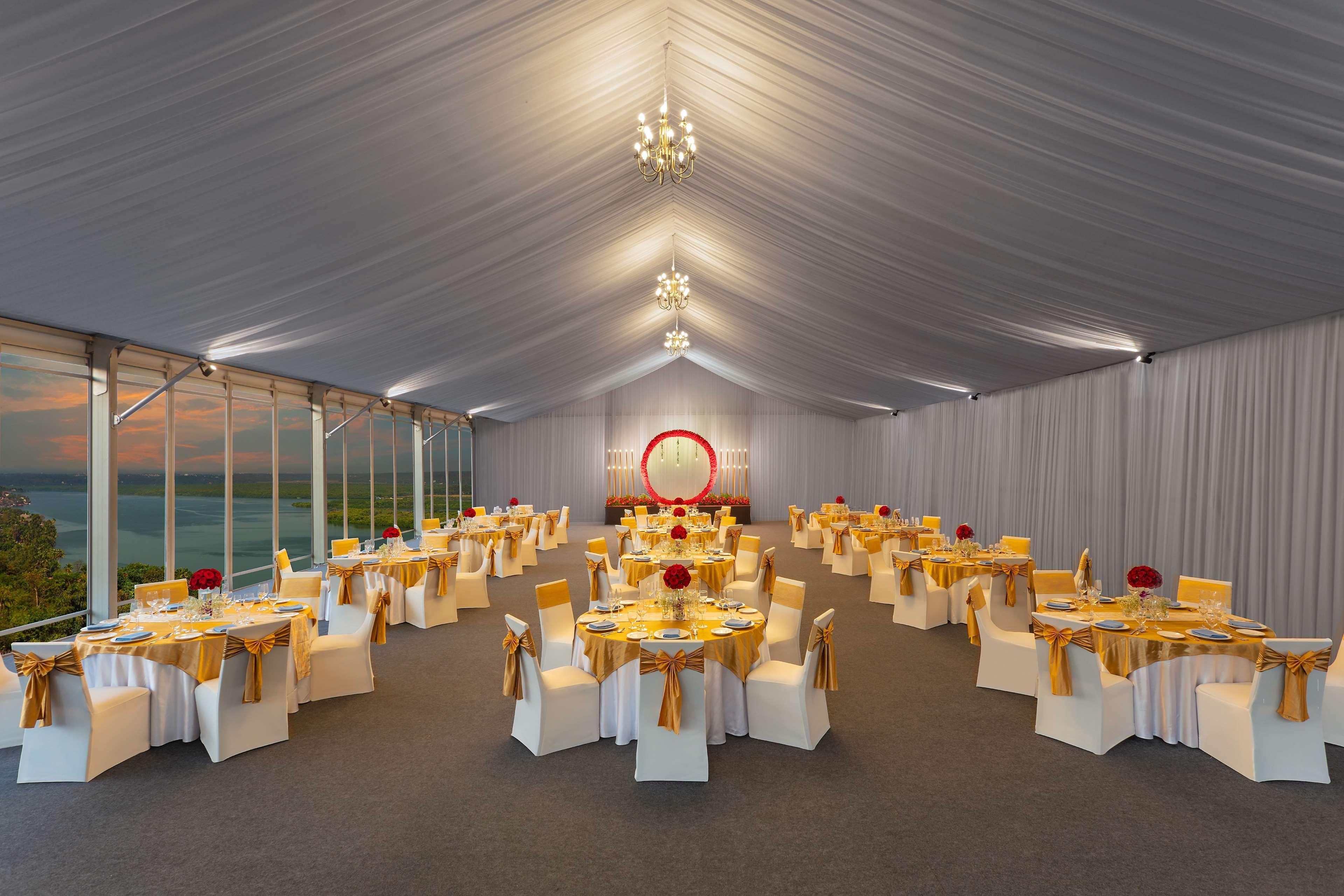 Hotel Doubletree By Hilton Goa - Panaji Exterior foto