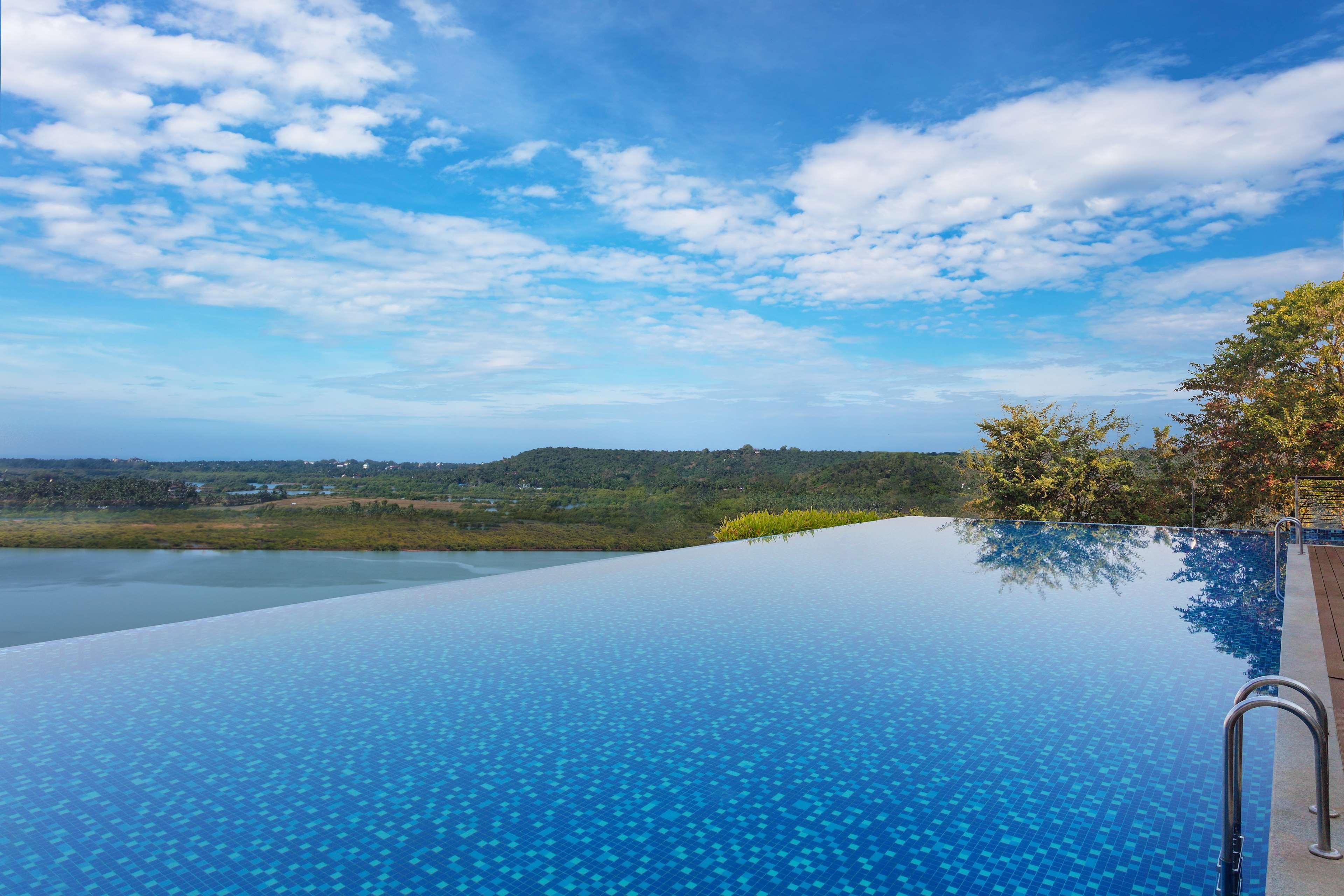 Hotel Doubletree By Hilton Goa - Panaji Exterior foto
