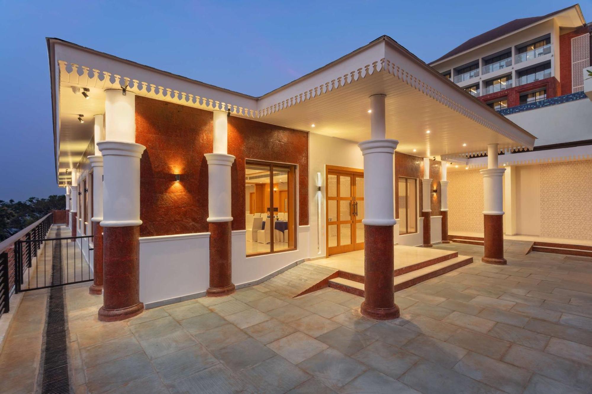 Hotel Doubletree By Hilton Goa - Panaji Exterior foto