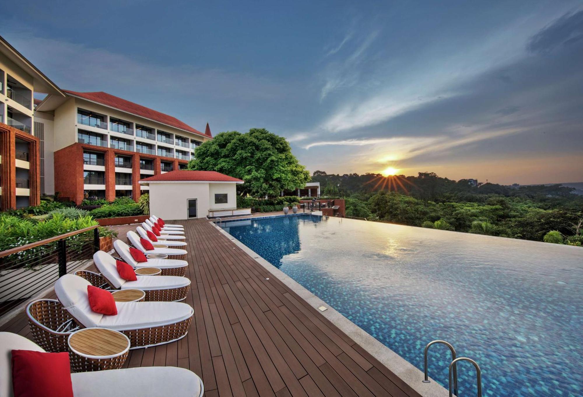 Hotel Doubletree By Hilton Goa - Panaji Exterior foto